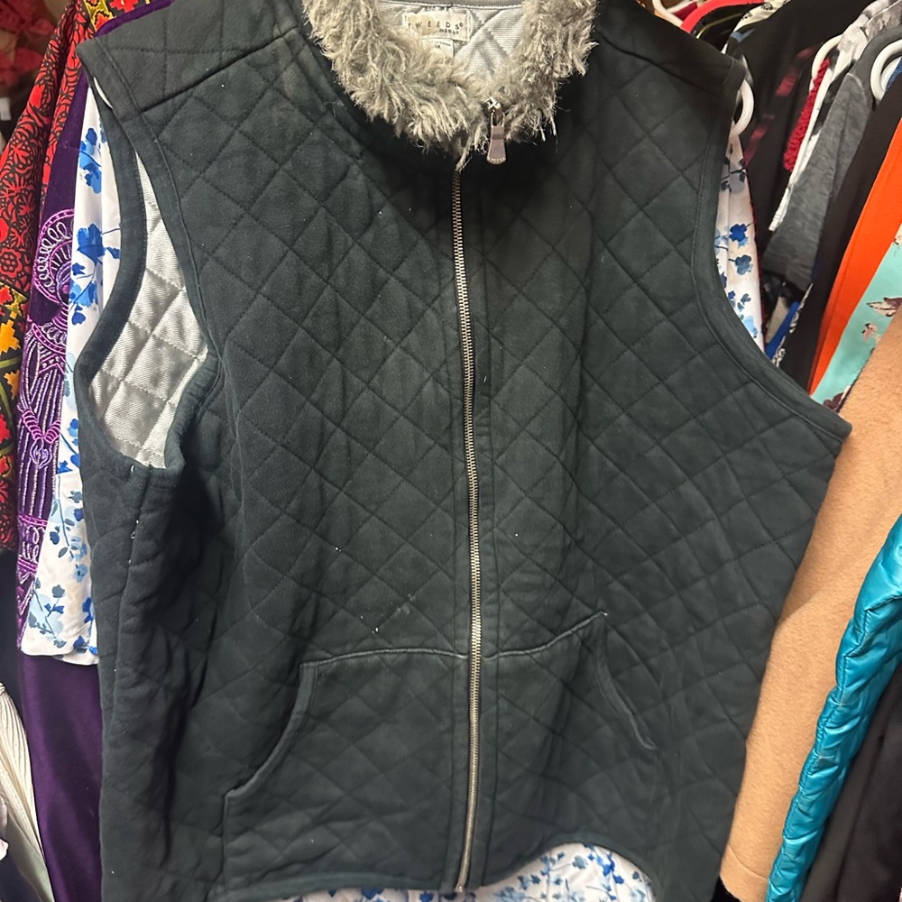 Tweeds Black Quilted Vest with Faux Fur Collar